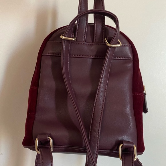 Mini bag from guess. Color: Burgundy - Picture 3 of 3